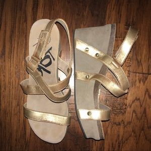OTBT’s SAIL IN GOLD WEDGE SANDALS